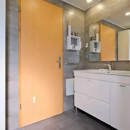 Flat Moderno 8 Mnt Aeroporto Apartment *